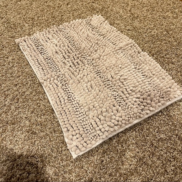Tan microfiber bathroom rug - Picture 2 of 2